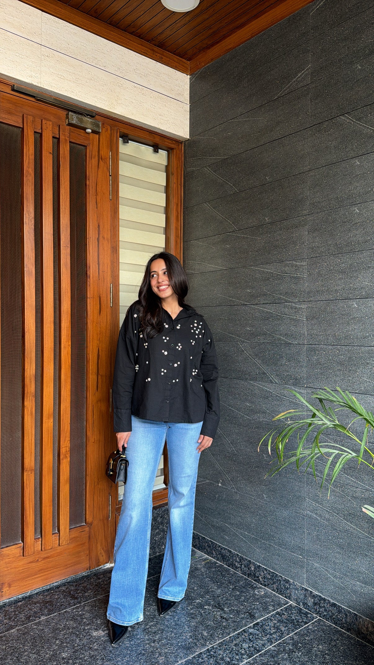 SCATTERED PEARL SHIRT - BLACK